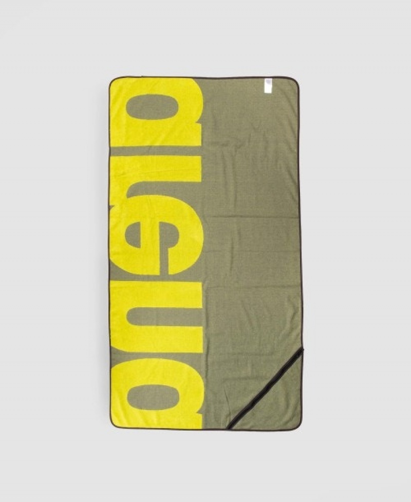 Yellow Arena Pocket Beach Men's Towels | 90177324